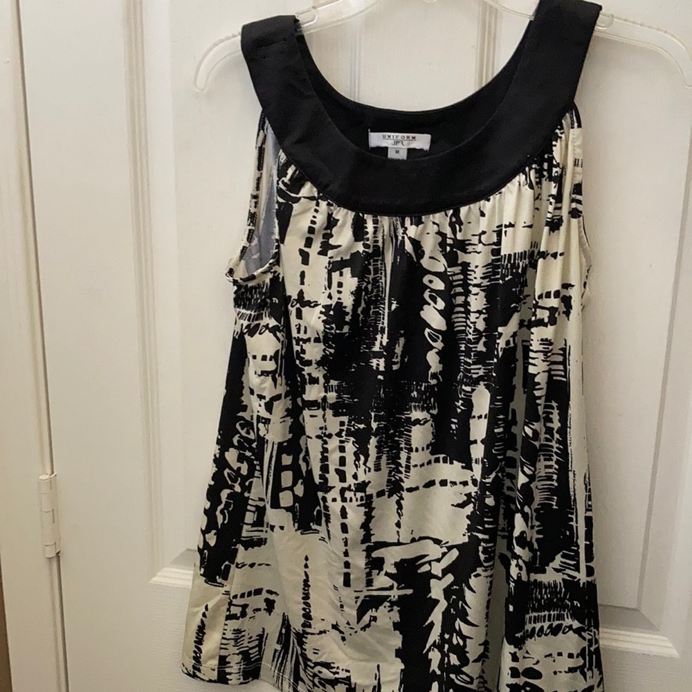 FINAL MARKDOWN LADIES uniform top medium